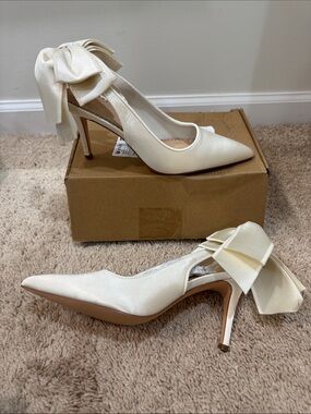 Ivory Satin Pointed-Toe Stiletto Pumps with Bow Accent - Women